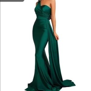 Portia & Scarlett Emerald Green Evening Gown